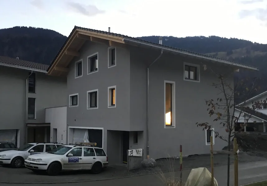 Das Einfamilienhaus mit Doppelgarage in Grüsch